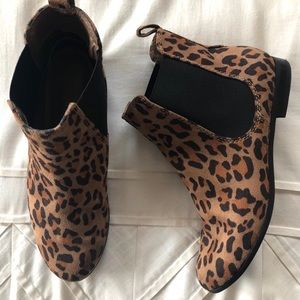Leopard print Chelsea boots